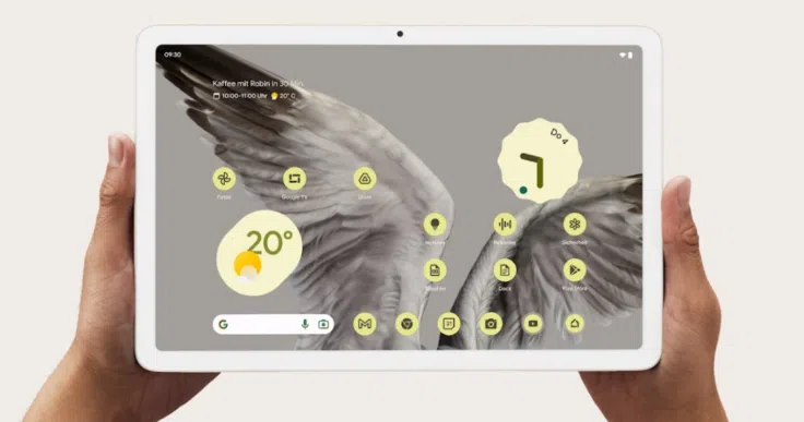 Google Pixel Tablet in der Hand