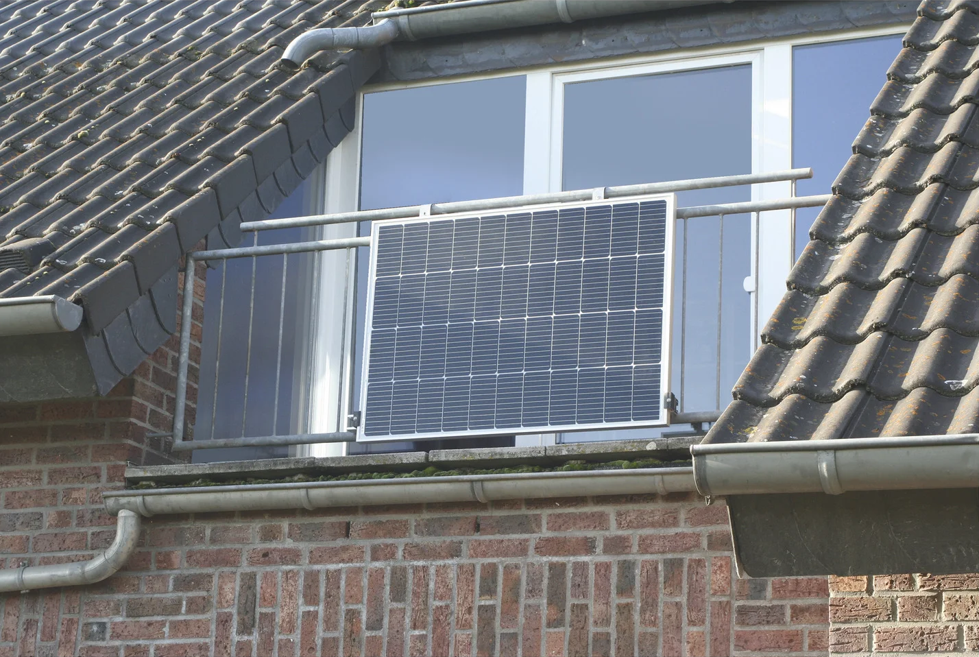 LIDL Parkside Balkonkraftwerk PBKW 300 A1 Smart Solarpanelvorne e1783587947502 LIDL Parkside Balkonkraftwerk PBKW 300 A1 Smart Solarpanelvorne e1783587947502