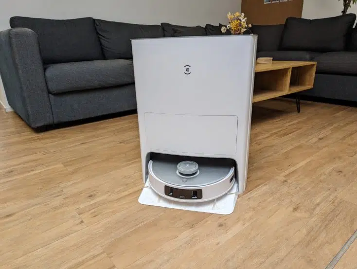 ECOVACS T20 OMNI Saugroboter vorne links