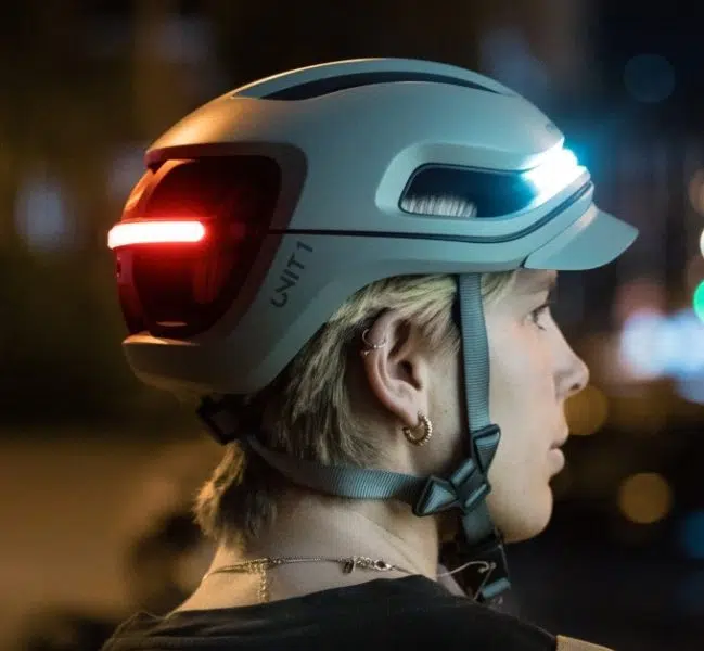 Fahrradhelm Mit Integriertem Bluetooth Kopfhörer Test Smarter Fahrradhelm UNIT 1 AURA mit Beleuchtung & Unfallerkennung
