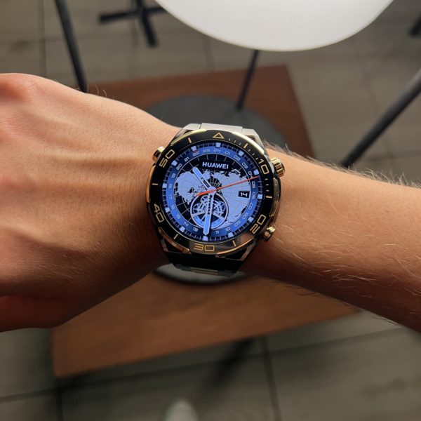 Huawei Watch Ultimate Gold am Arm