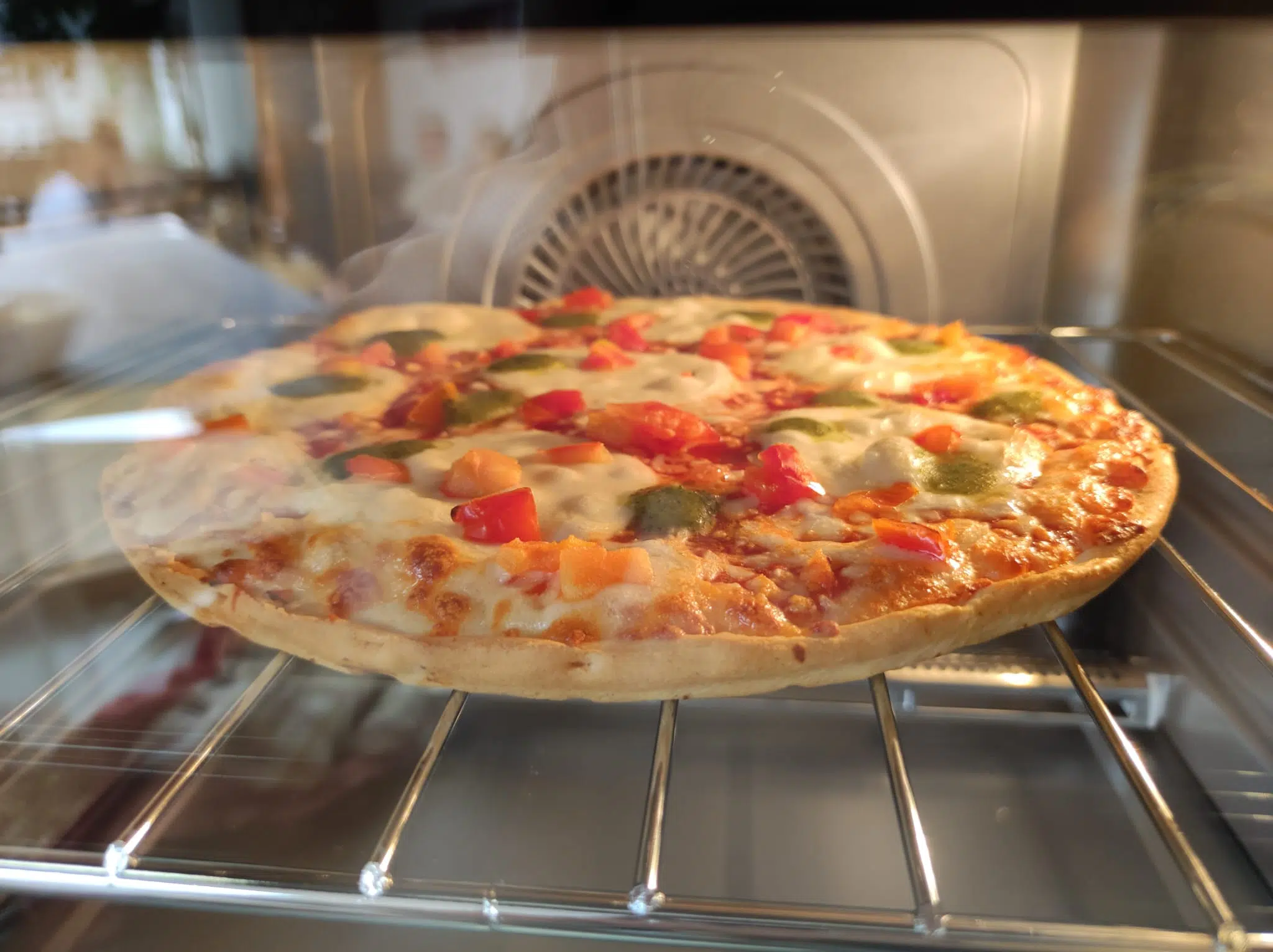 Ninja Foodi 10 in 1 XL Multifunktionsofen Pizza hinter Glas