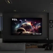 TCL 115QM89 im Wohnzimmer