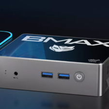 BMAX B4 Mini PC auf dem Tisch