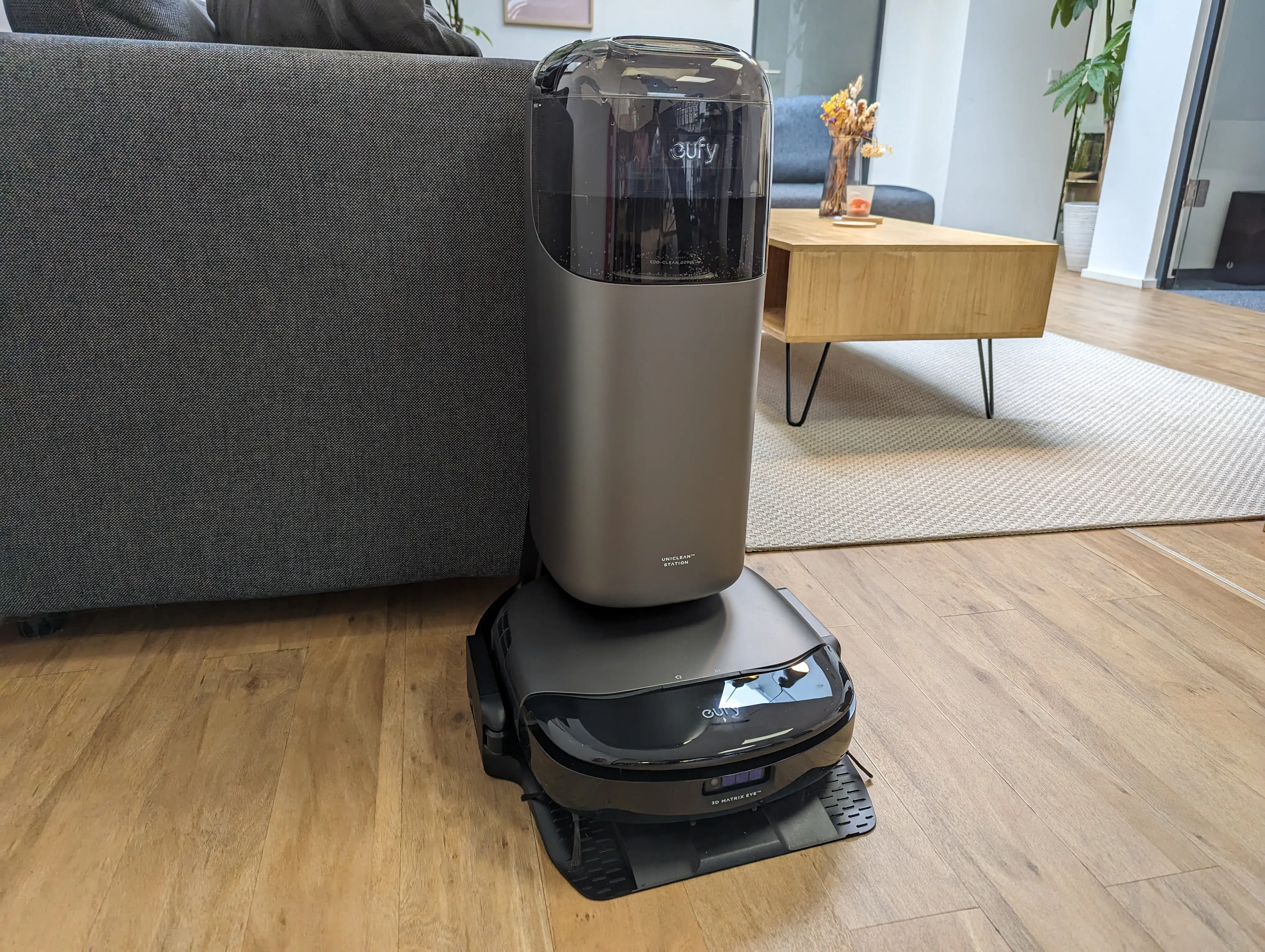 eufy OMNI S1 Pro in der Station eufy OMNI S1 Pro in der Station