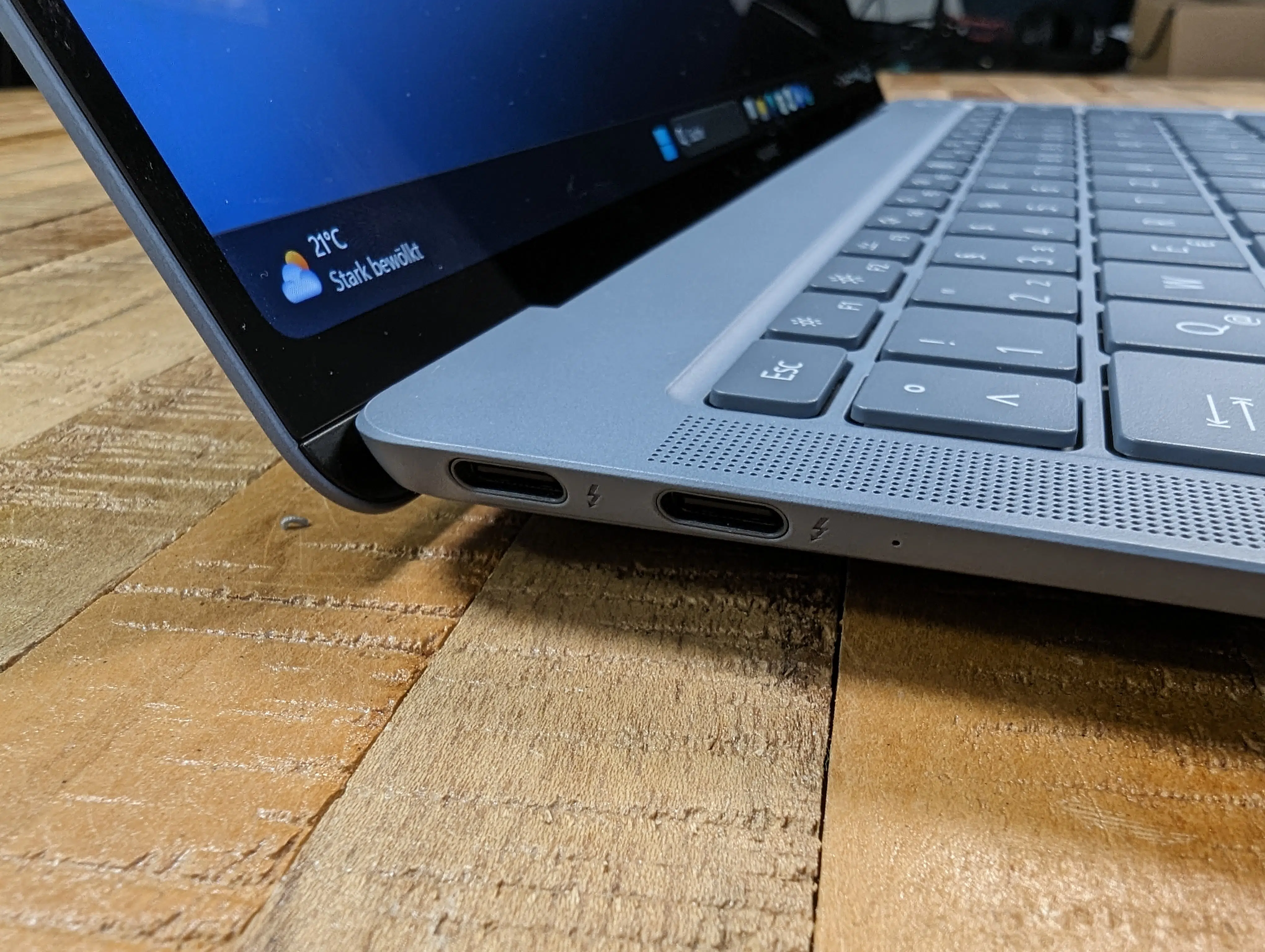 Huawei MateBook X Pro 2024 Anschluesse links