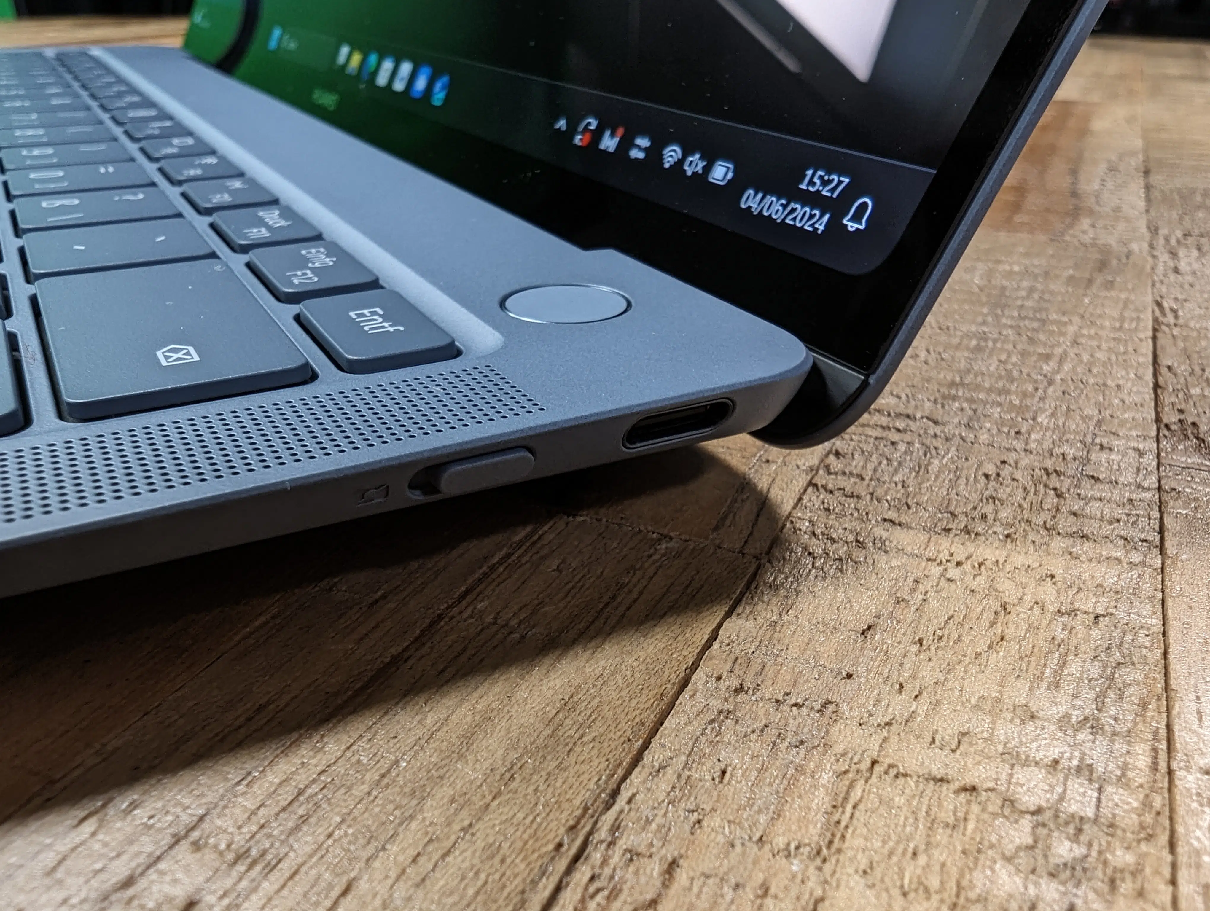 Huawei MateBook X Pro 2024 Anschluesse rechts
