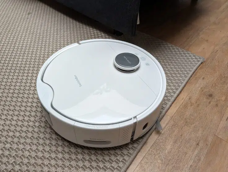 SwitchBot S10 am Teppich