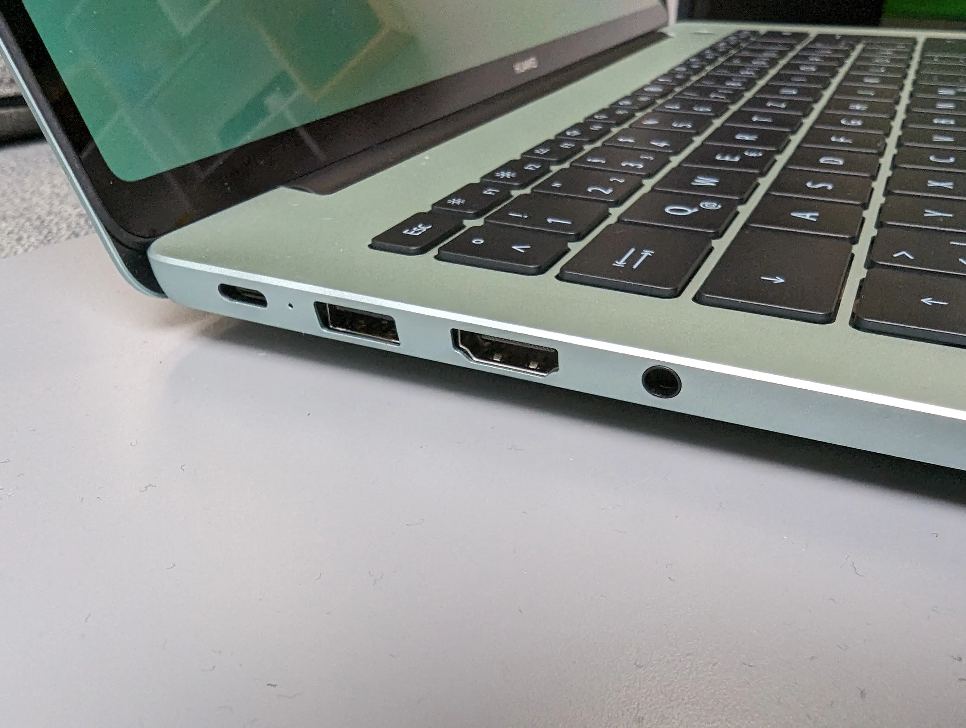 Huawei MateBook 14 2024 linke Anschluesse