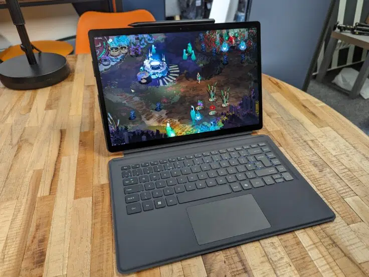 Minisforum V3 auf dem Tisch mit Spiel