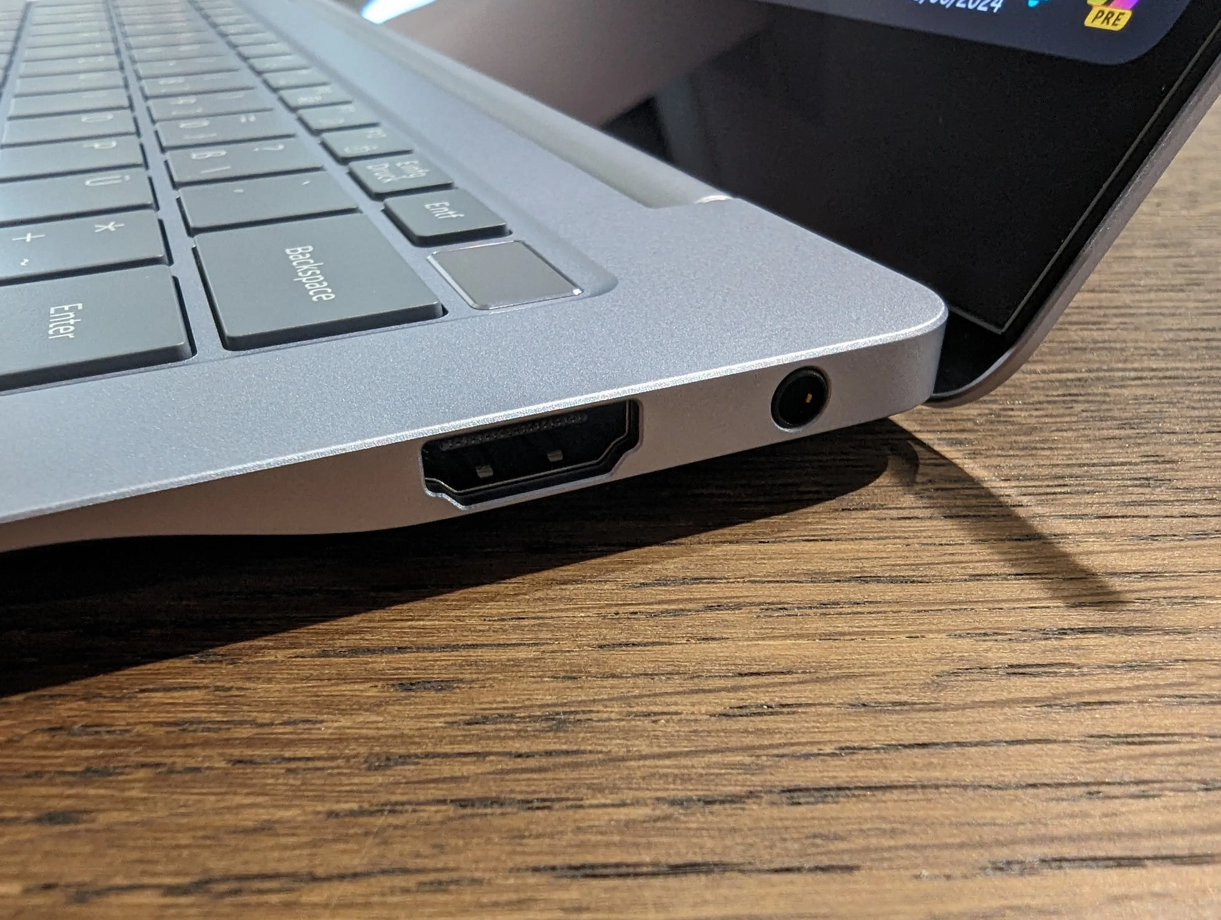 Samsung Galaxy Book4 Edge rechts