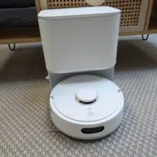 SwitchBot K10+ Pro in der Station