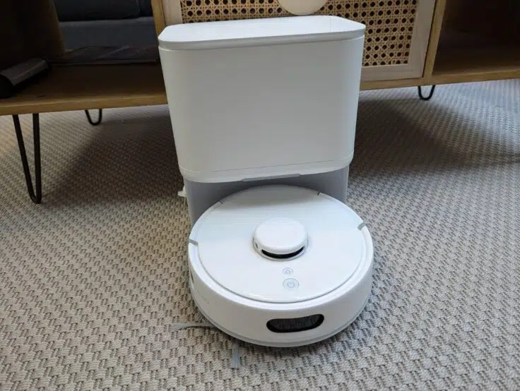 SwitchBot K10+ Pro in der Station