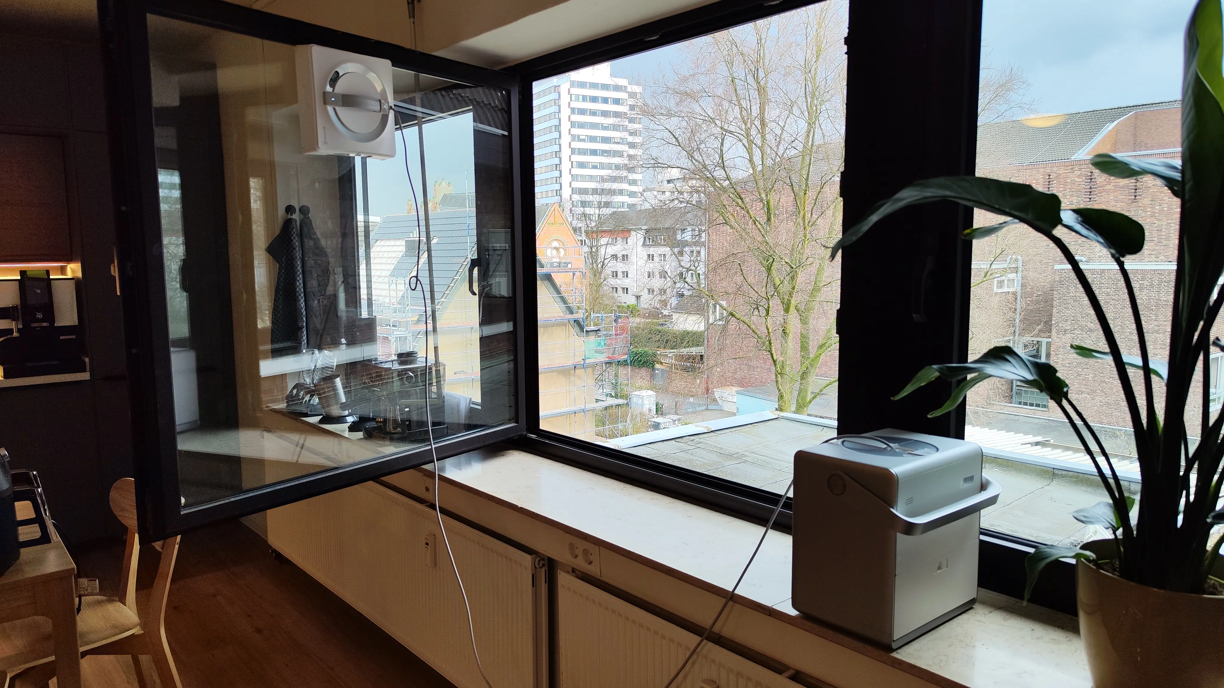 ECOVACS Winbot W2 Pro OMNI Aussenseite Fenster Quer ECOVACS Winbot W2 Pro OMNI Aussenseite Fenster Quer