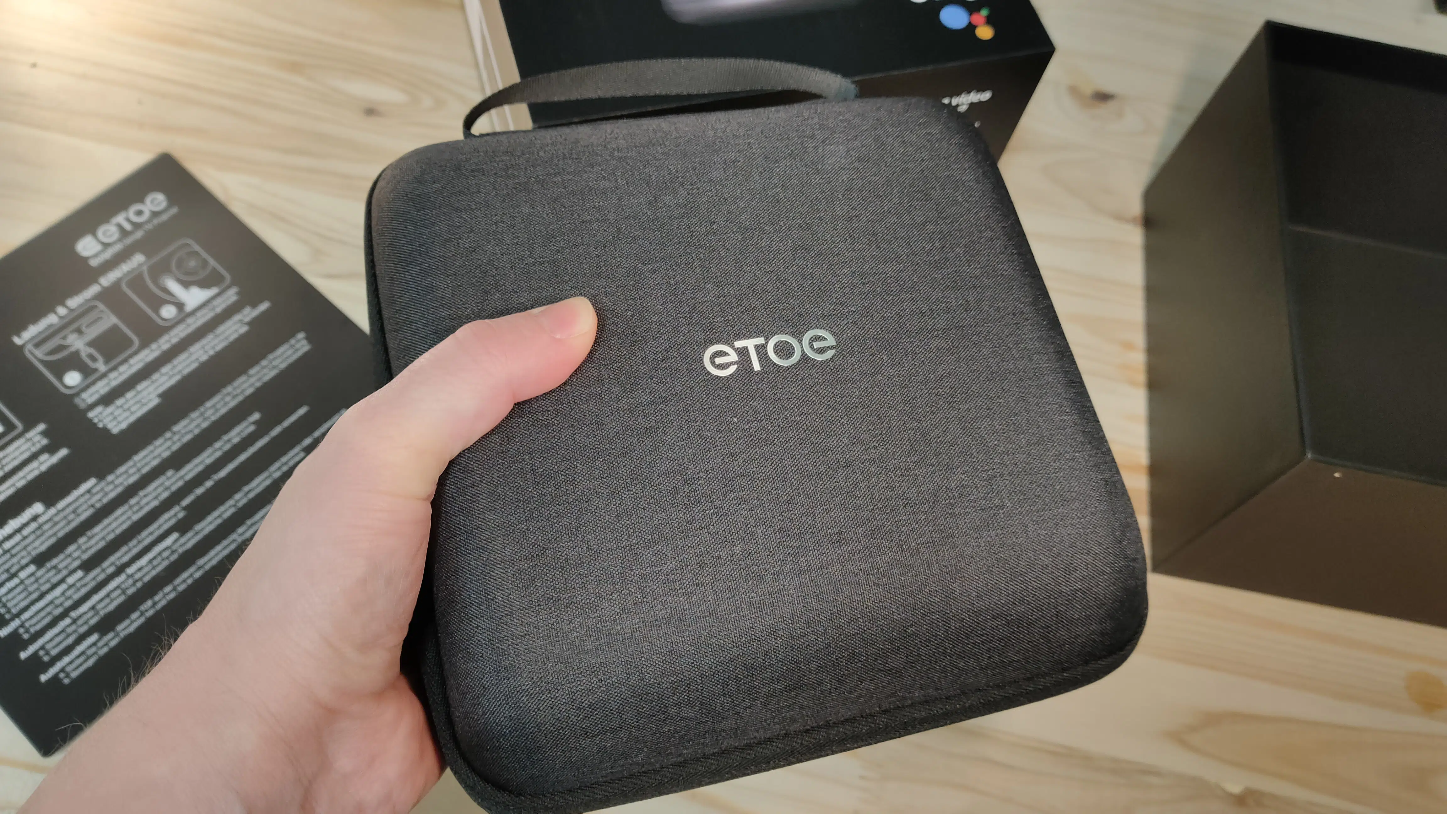 ETOE Dolphin Full HD Beamer mit Akku Google TV Tasche 2