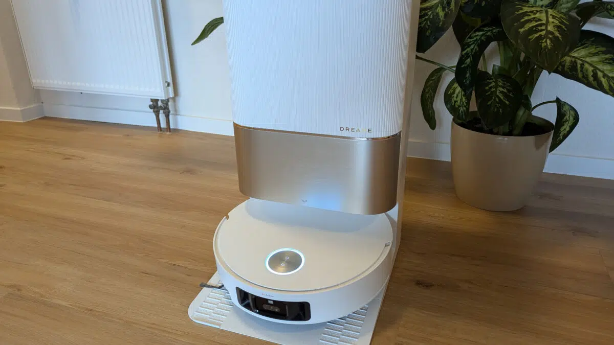 Dreame X50 Ultra Complete in der Station von vorne