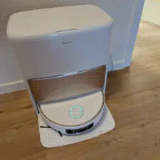 MOVA V50 Ultra Complete in der Station