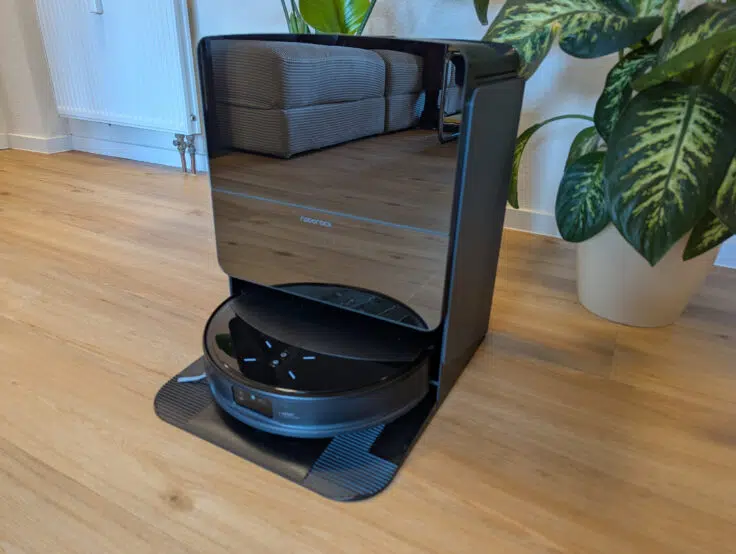 Roborock Saros 10R von der Seite
