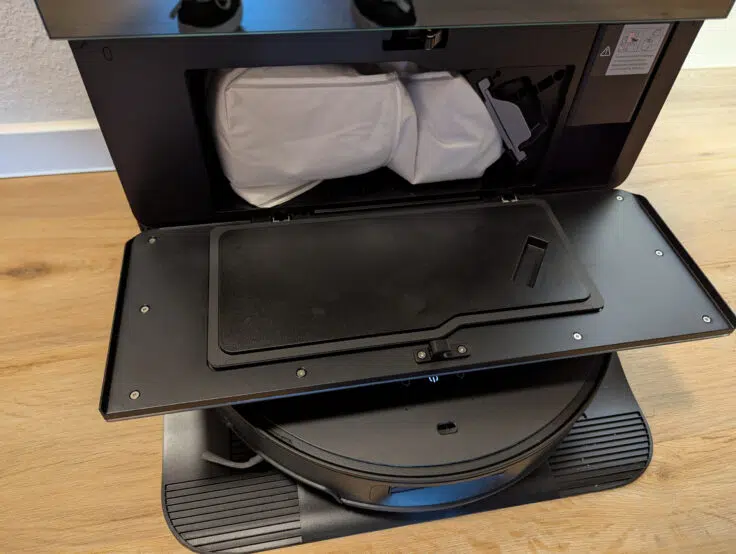 Roborock Saros 10 Klappe Absaugstation