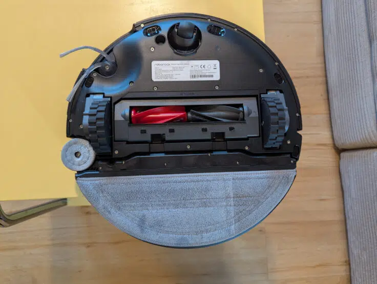 Roborock Saros 10 von unten