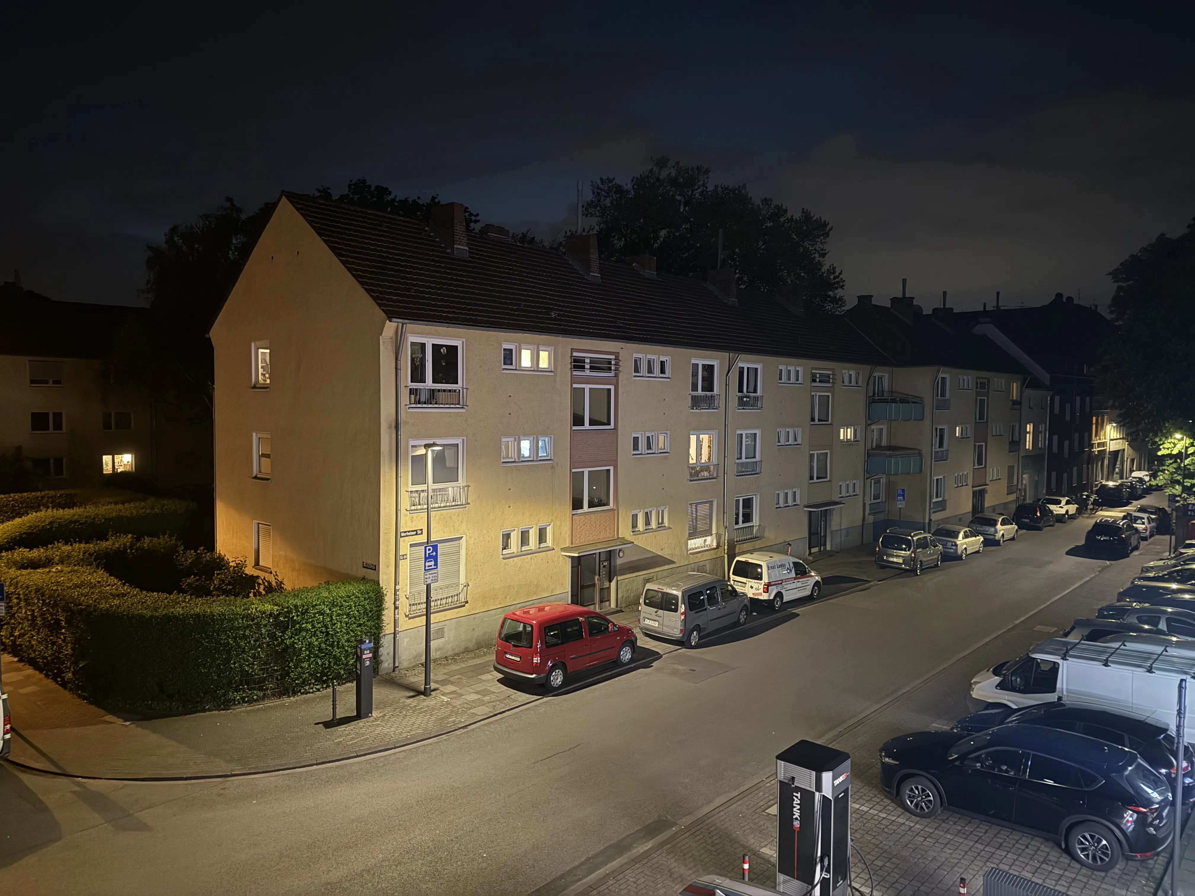 iphone 16 pro low light