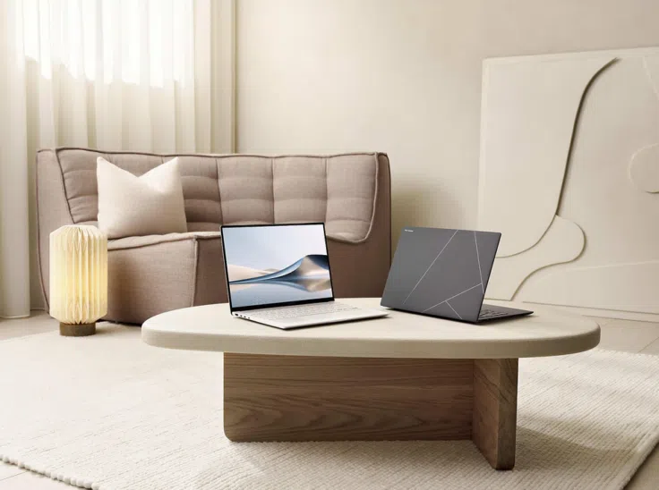 ASUS Zenbook S 14 OLED UX5406SA-PV237W auf dem Tisch