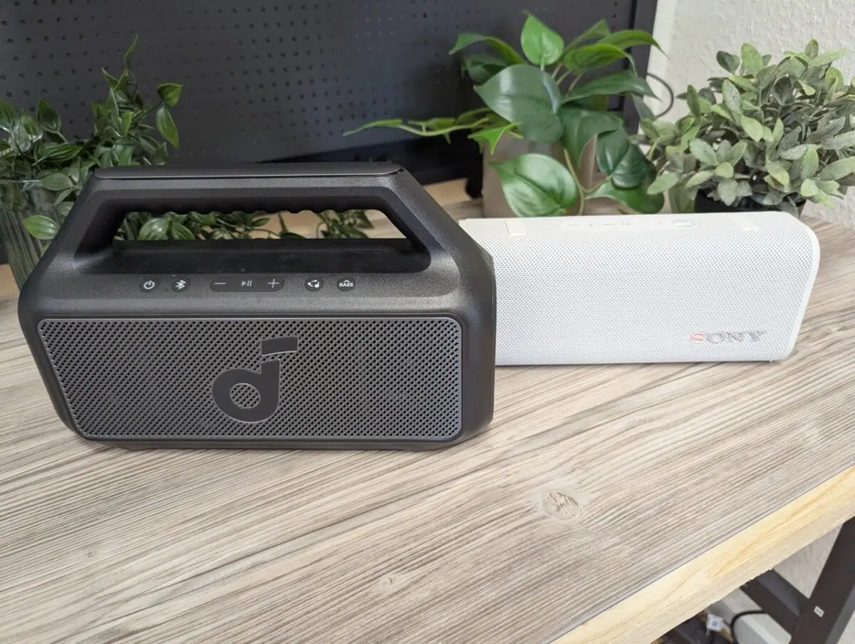 Gross Sony ULT Field 3 und Soundcore Boom 2