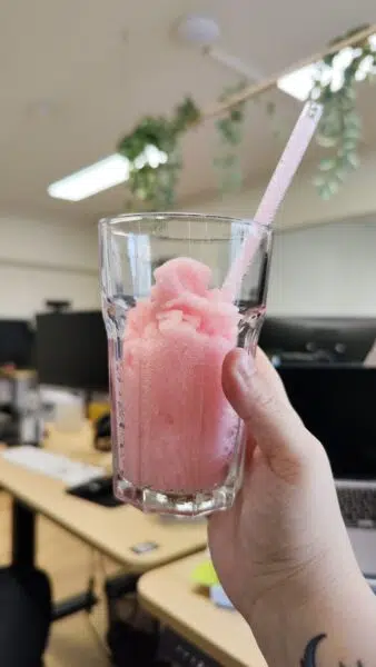 INOVIVA Slushie Maschine vs Ninja Slushi Himbeer Slushie INOVIVA Slushie Maschine vs Ninja Slushi Himbeer Slushie