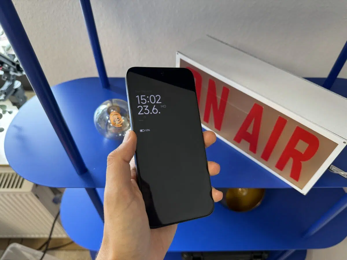 POCO F7 Smartphone Always On Display in Hand POCO F7 Smartphone Always On Display in Hand