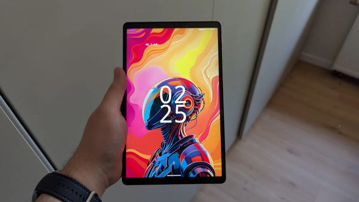 ALLDOCUBE iPlay 70 mini Ultra in der Hand