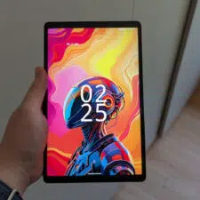 ALLDOCUBE iPlay 70 mini Ultra in der Hand