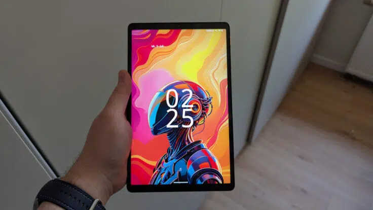 ALLDOCUBE iPlay 70 mini Ultra in der Hand