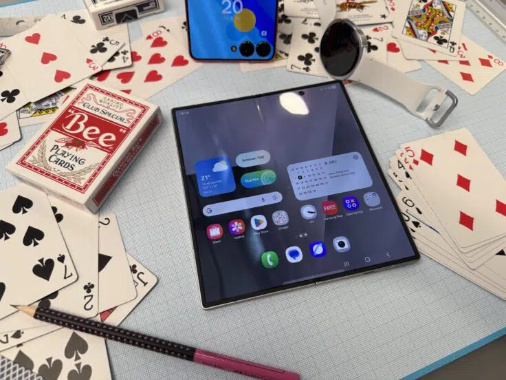 Samsung Galaxy Z Fold7 auf dem Tisch