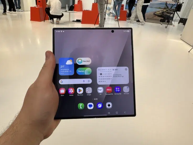 Samsung Galaxy Z Fold7 in der hand