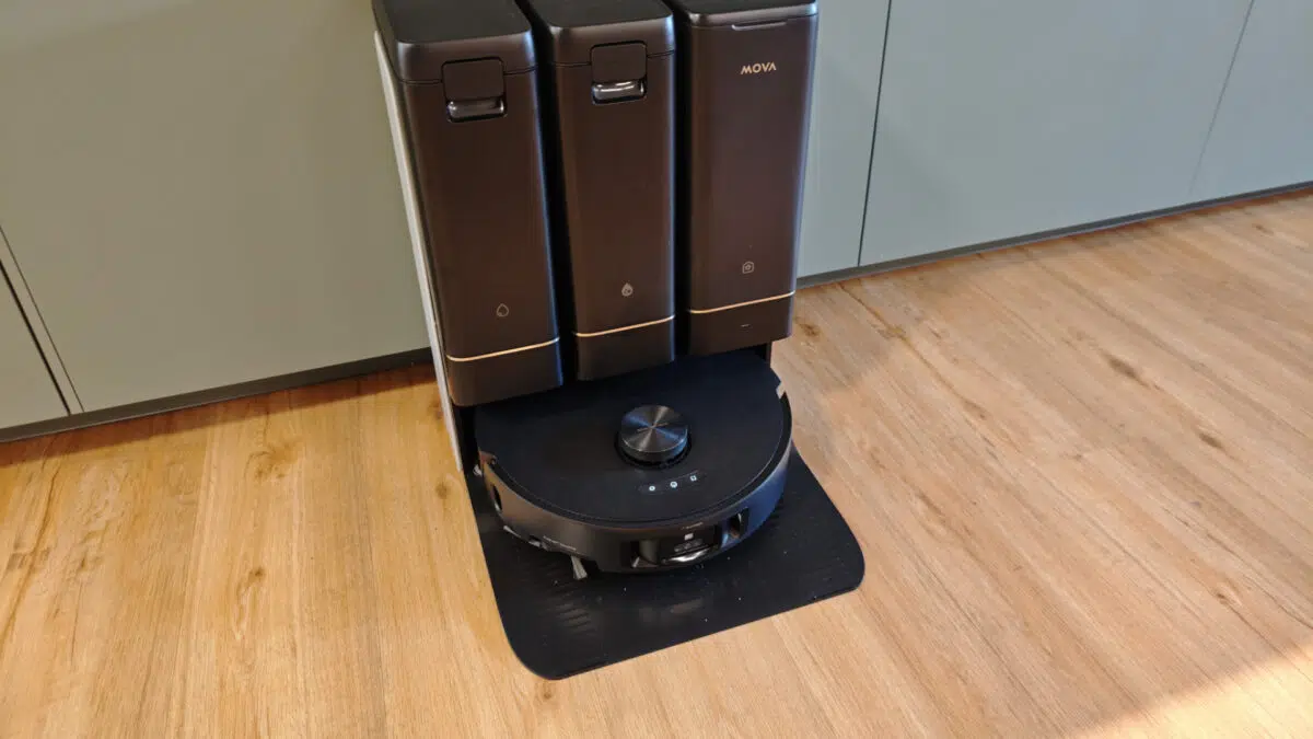 Mova Z50 Ultra in der Station