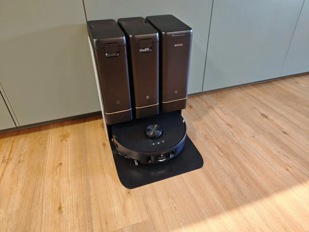 Mova Z50 Ultra in der Station