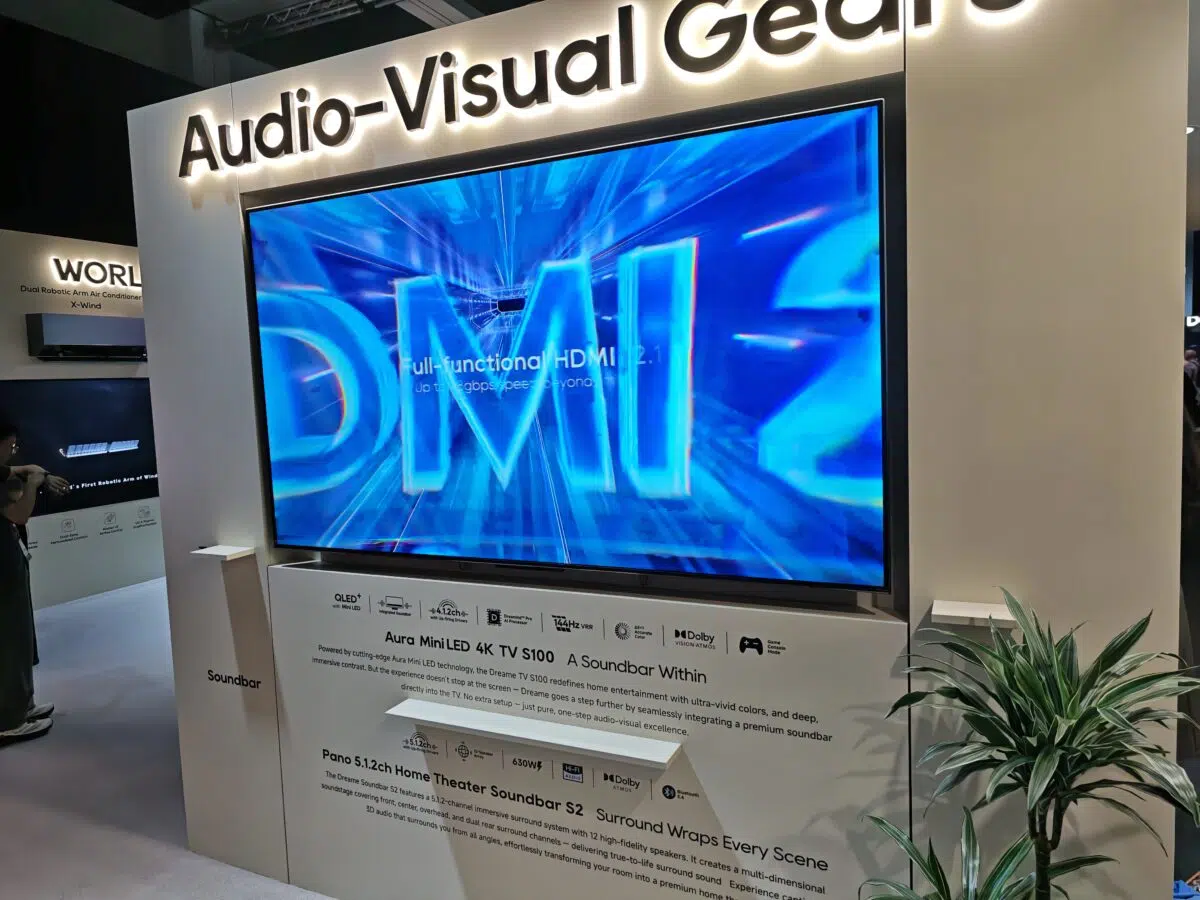 Dreame Aura S100 auf der IFA von rechts