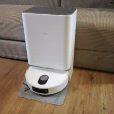 Xiaomi Robot Vacuum 5 Pro in der Station