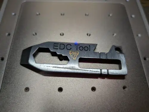 xTool F2 Titangravur1 fertig xTool F2 Titangravur1 fertig