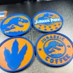 3D Druck Weihnachtsgeschenke Jurassic Park Untersetzer 1 3D Druck Weihnachtsgeschenke Jurassic Park Untersetzer 1