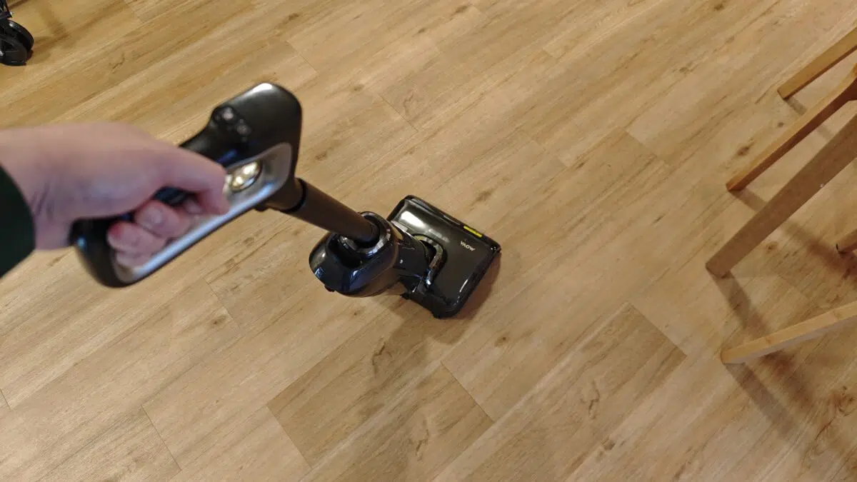 Mova M50 Ultra in der Hand