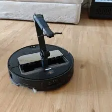 Roborock Saros Z70 Arm ausgefahren
