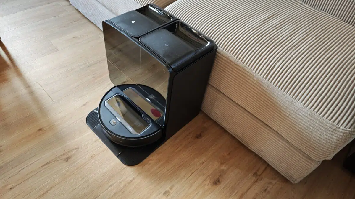 Roborock Saros Z70 Station seitlich Roborock Saros Z70 Station seitlich