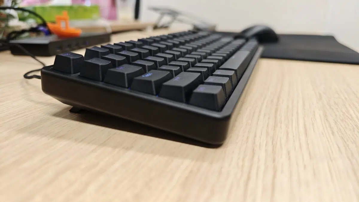 Sony Inzone KBD H75 von der Seite Sony Inzone KBD-H75 von der Seite