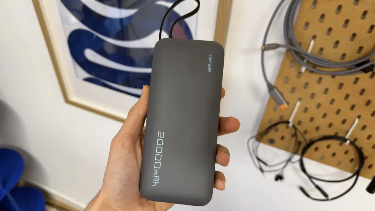 CUKTECH 45W Powerbank in Hand