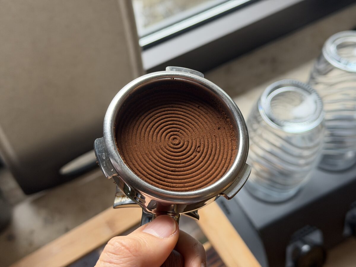 HiBREW H13 Siebtraegermaschine Mahlgut Siebtraeger rotated e1766477645885