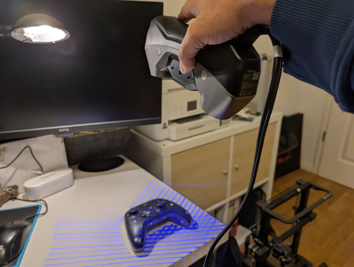 Revopoint MetroY Pro GameController Scanprozess2 Revopoint MetroY Pro GameController Scanprozess2