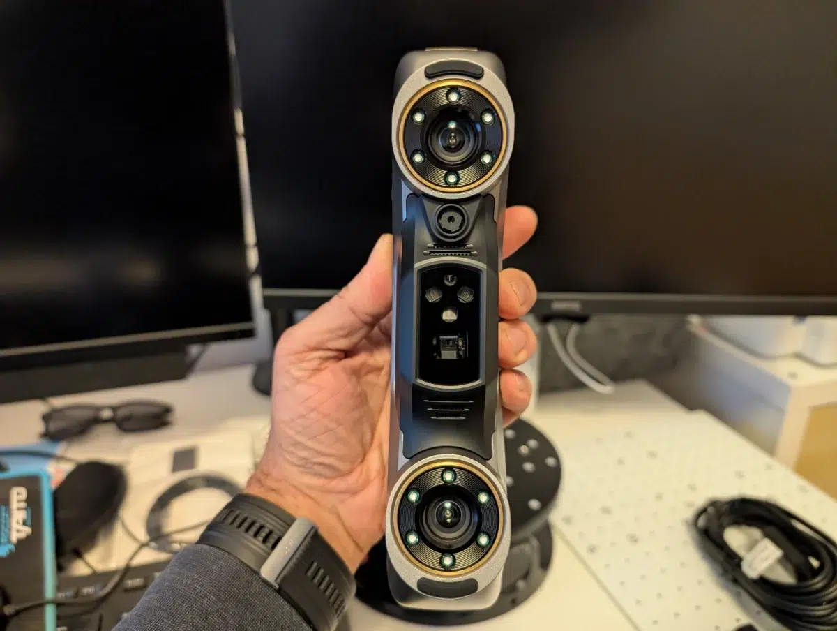 Revopoint MetroY Pro Scan Front Revopoint MetroY Pro Scan Front