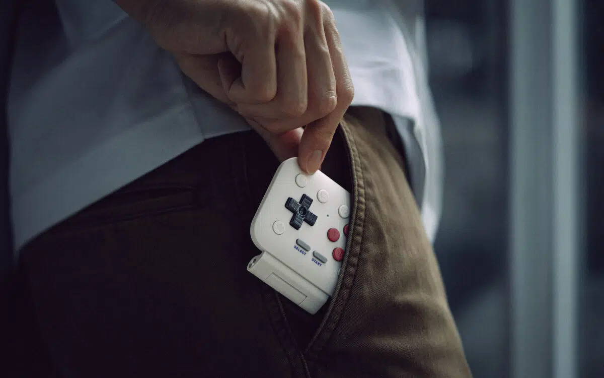 8Bitdo FlipPad Smartphone Controller 4 8Bitdo FlipPad Smartphone Controller 4