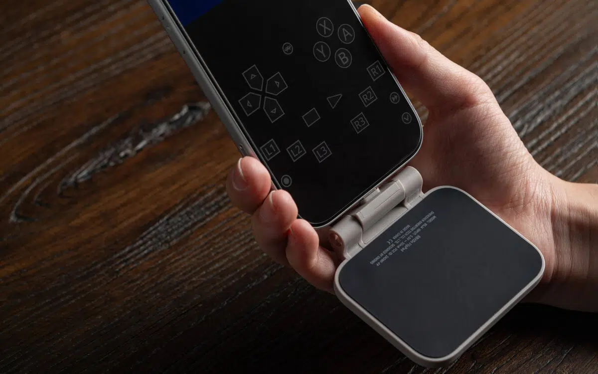 8Bitdo FlipPad Smartphone Controller 5 8Bitdo FlipPad Smartphone Controller 5